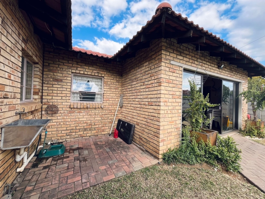 3 Bedroom Property for Sale in Protea Park North West